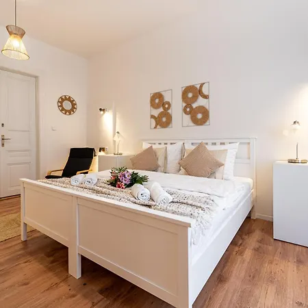 Celine Prague Luxury Hostel-2